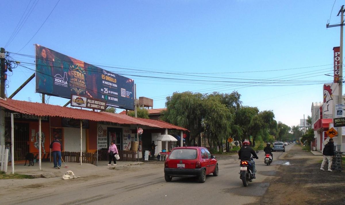 Espectacular TLX-V en Acceso a Val'Quirico desde la autopista México–Puebla, Xoxtla